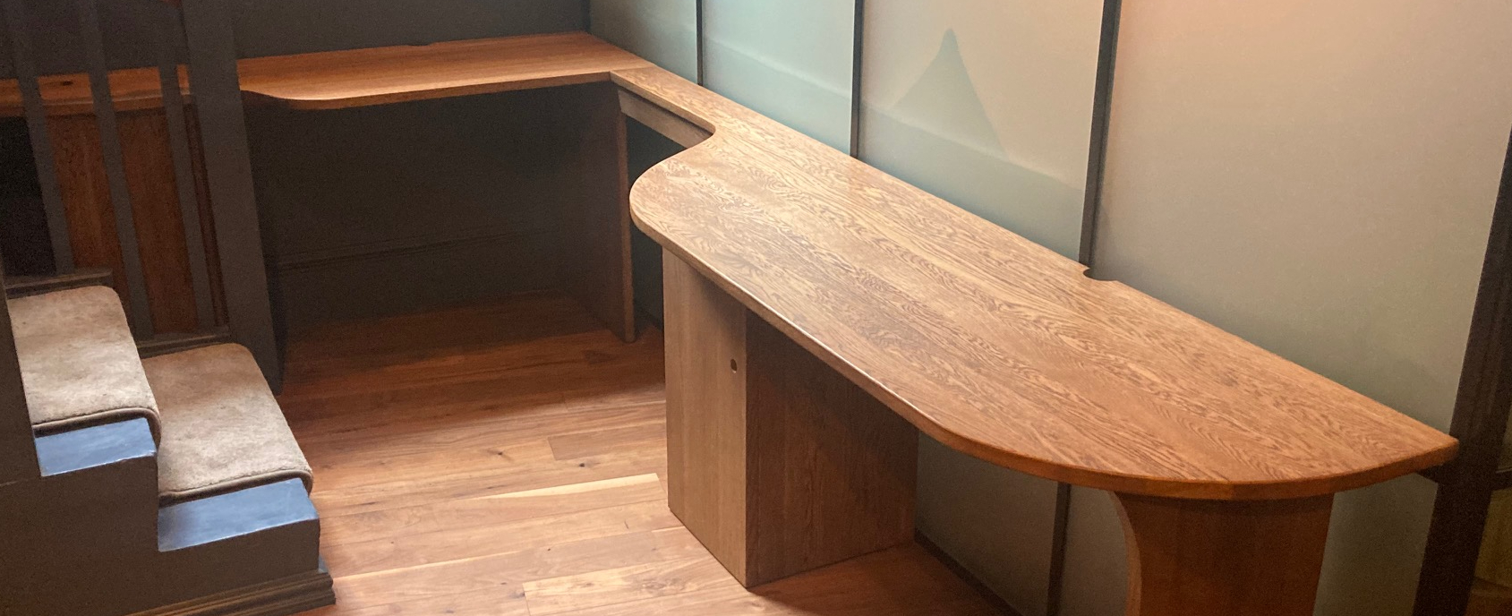 Bespoke curved edge desk top by Tablemaker