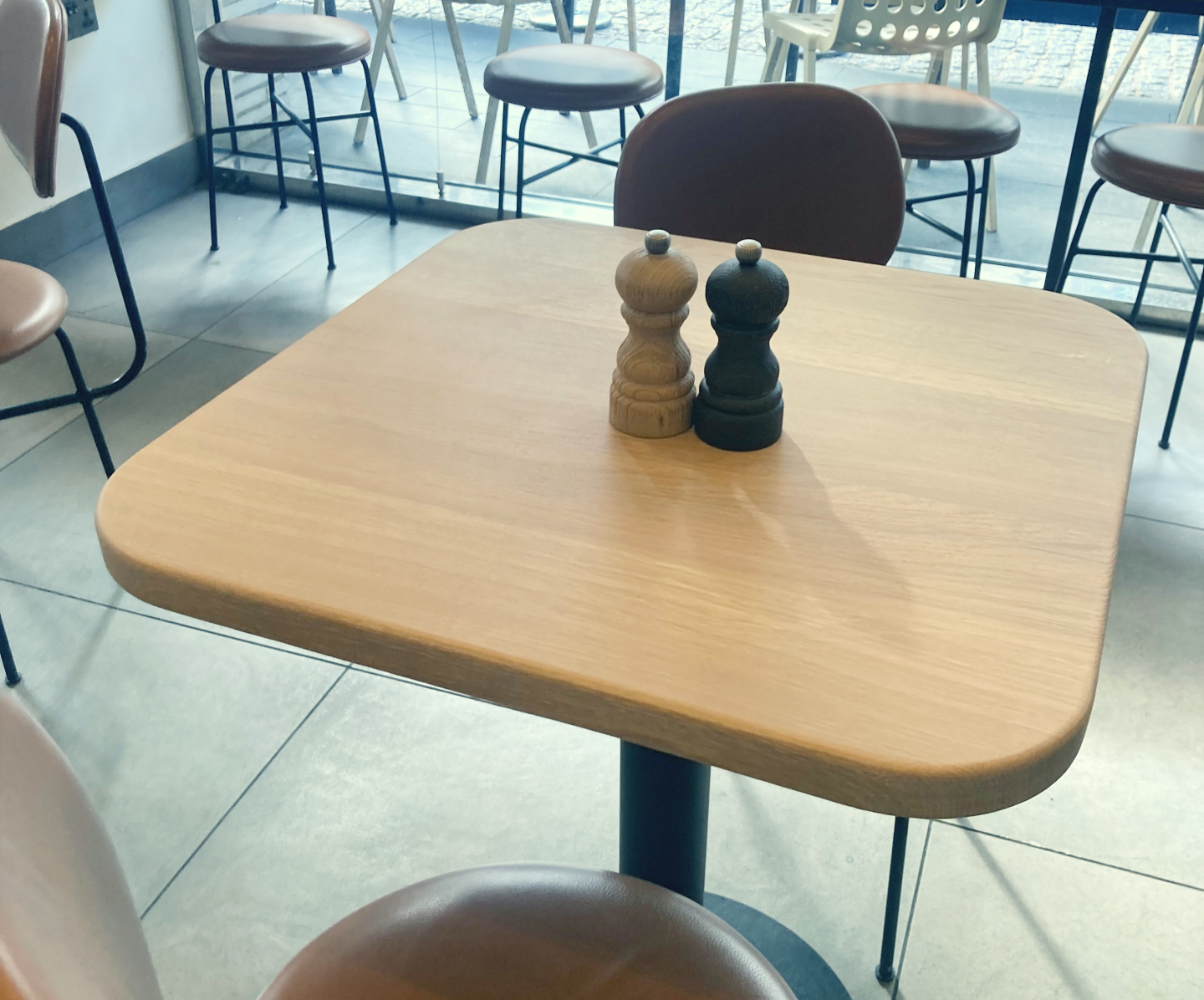 Rounded table tops for brunch cafe